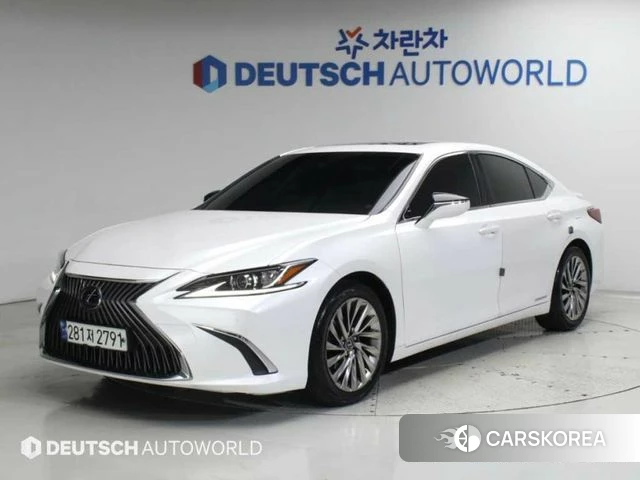 Lexus ES300h 7th generation 2018 Белый из Кореи