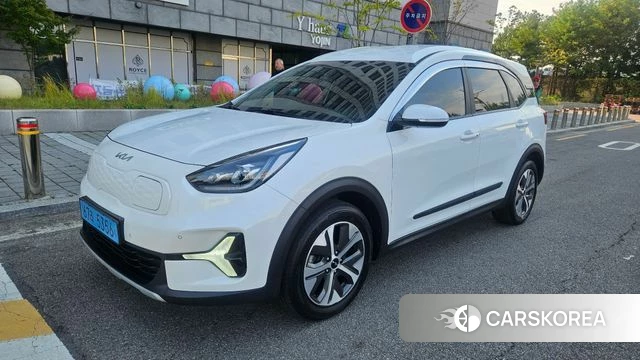 Kia Niro Plus 2023 Белый из Кореи