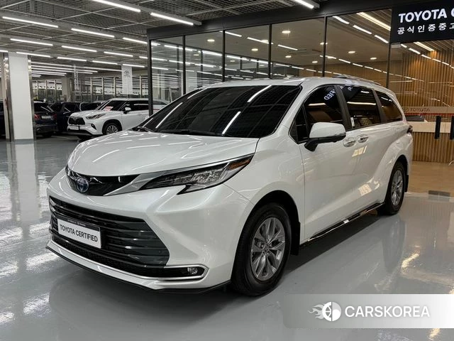 Toyota Sienna 4th Generation 2025 Белый из Кореи