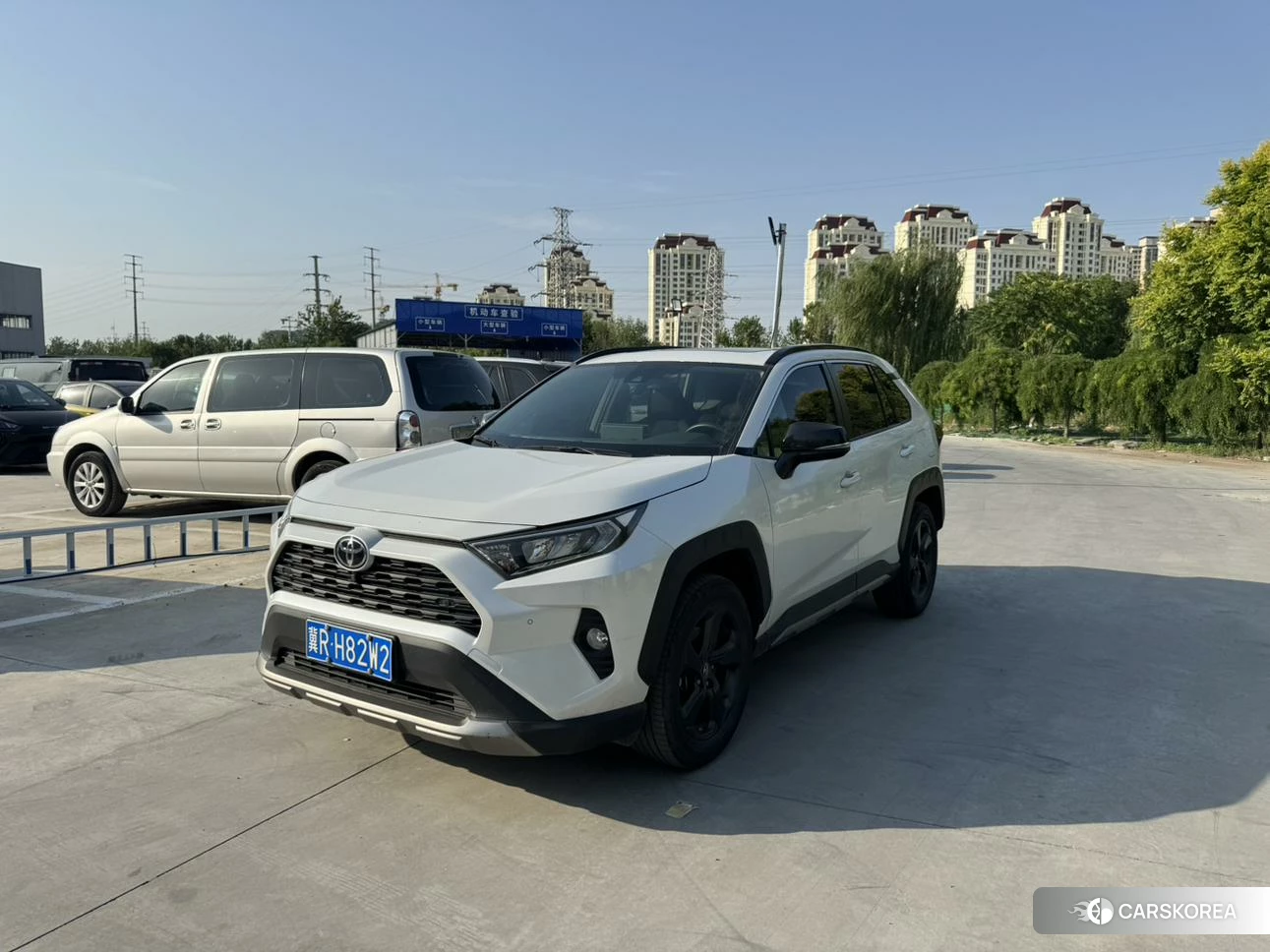 Toyota RAV4 2022 Белый из Китая