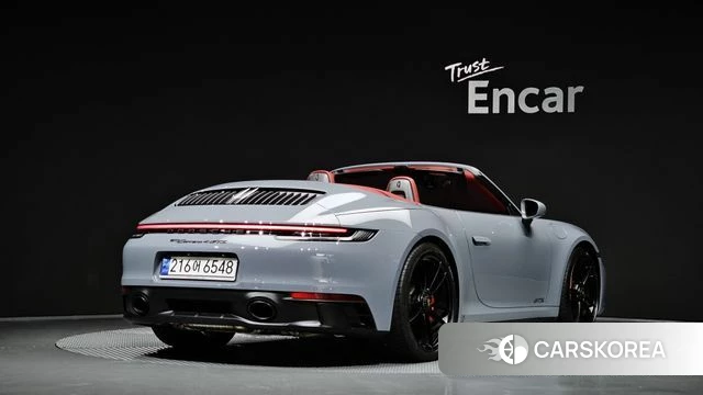 Porsche 911(992) 2023 Серебристо-серый из Кореи