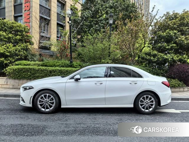 Mercedes-Benz A-Class 2021 Белый из Китая