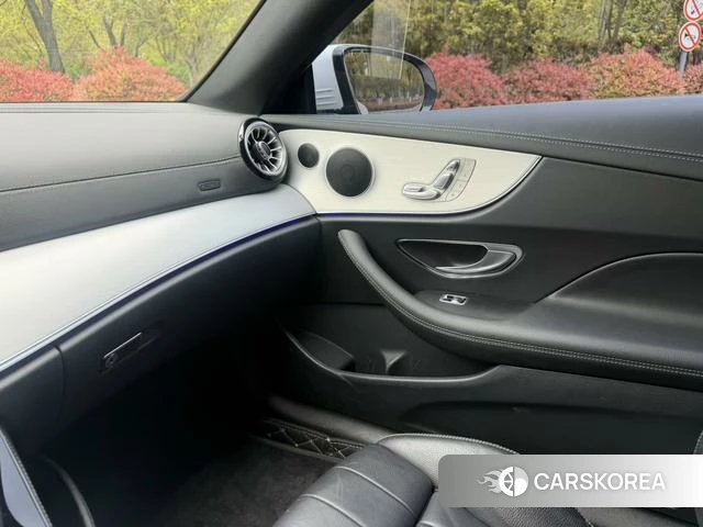 Mercedes-Benz E-Class 2021 Белый из Китая