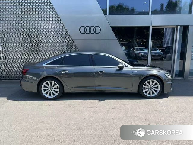 Audi A6L 2022 Темно-серый из Китая