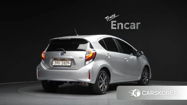 Toyota Prius C 2018 Серебряный из Кореи