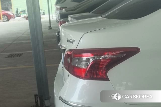 Nissan Sylphy 2024 Белый из Китая