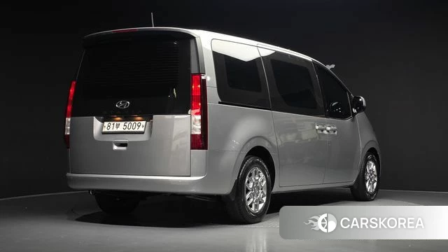 Hyundai Staria 2021 Серебряный из Кореи