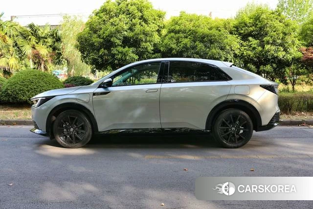Honda e:NP2 2024 Белый из Китая