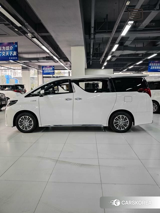 Toyota Alphard 2022 Белый из Китая