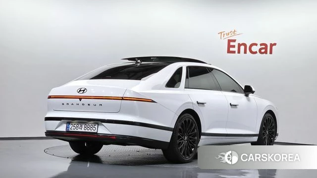Hyundai Grandeur Hybrid (GN7) 2023 Белый из Кореи