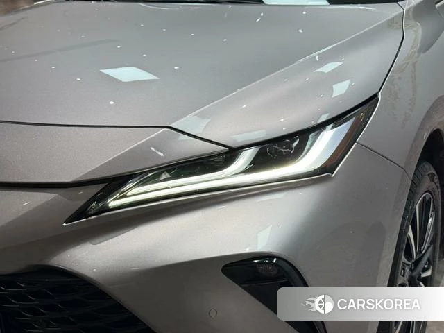 Toyota Venza 2022 Серебристо-серый из Китая