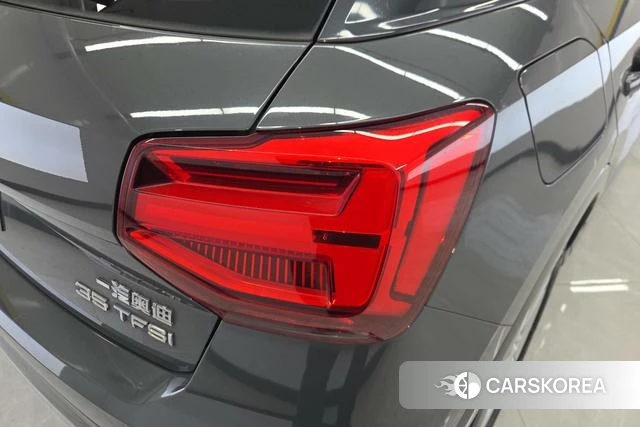 Audi Q2L 2020 Темно-серый из Китая