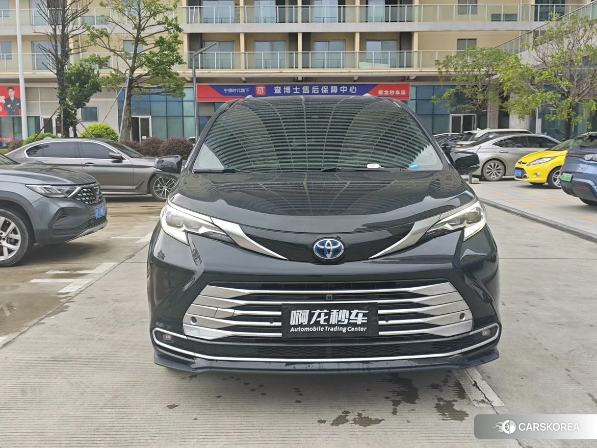 Toyota Sienna 2021 Черный из Китая
