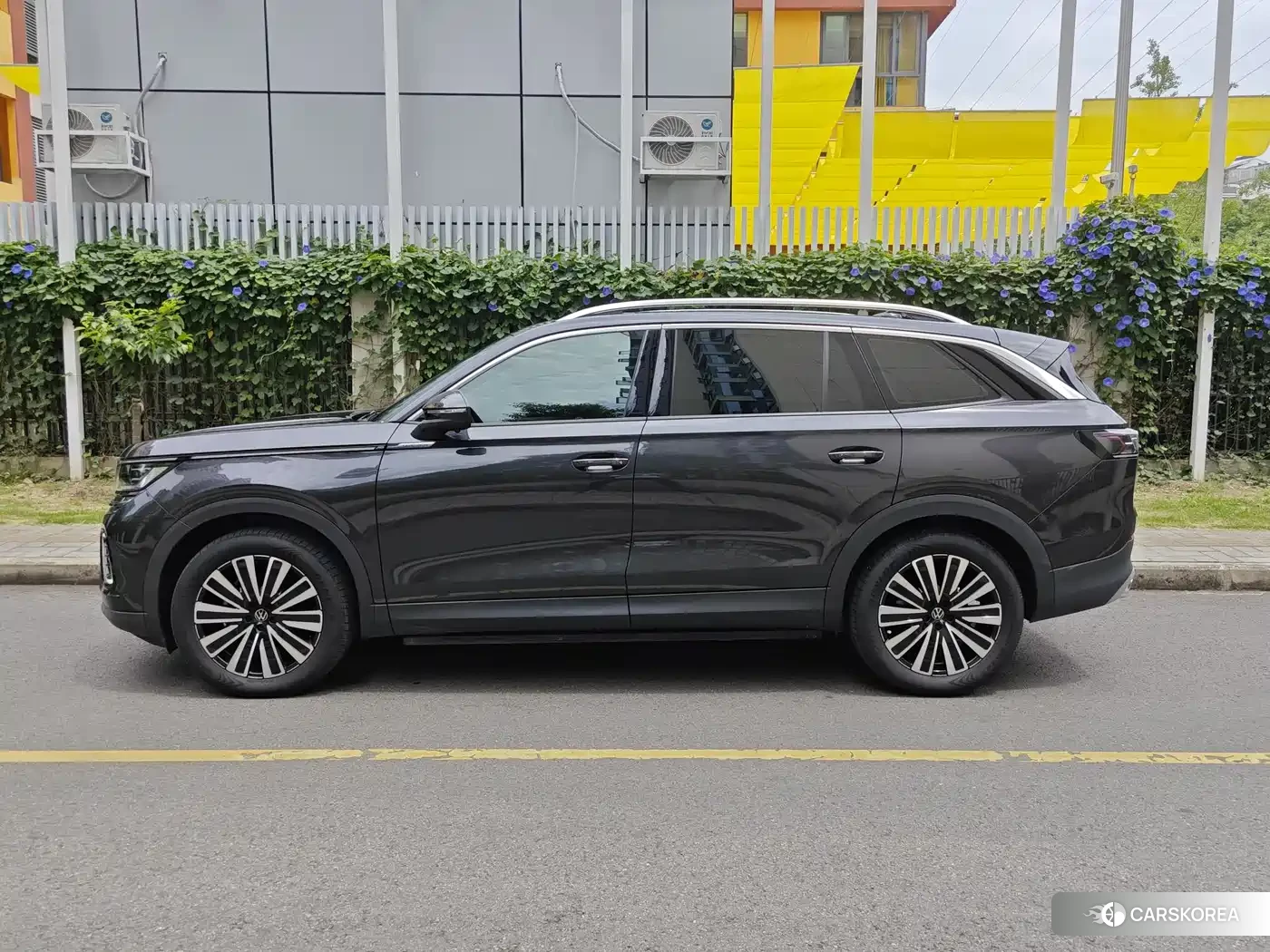 Volkswagen Tavendor 2024 Черный из Китая