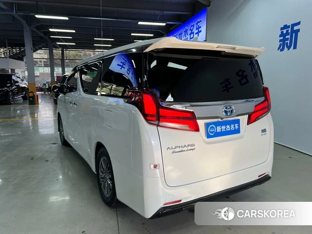 Toyota Alphard 2021 Белый из Китая