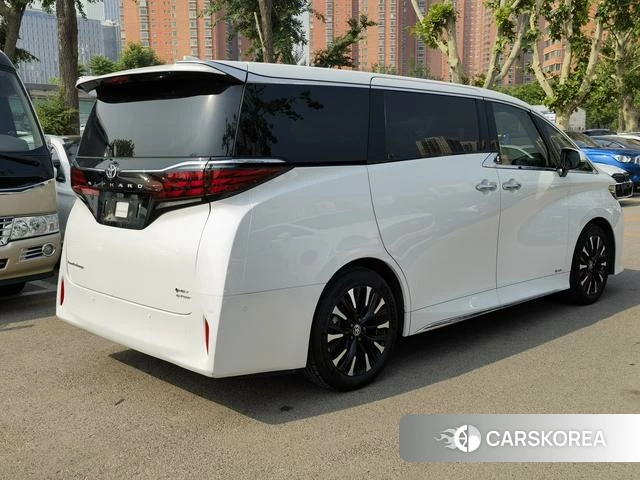 Toyota Alphard 2024 Белый из Китая