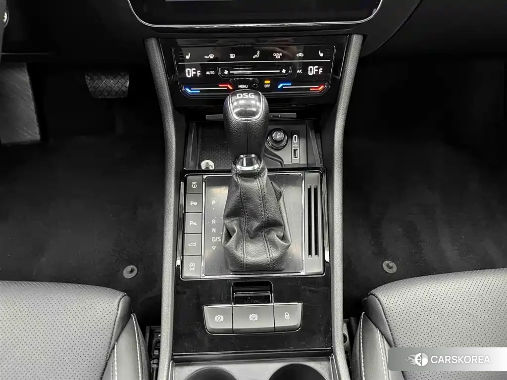 Skoda Superb 2024 Silver/gray из Китая