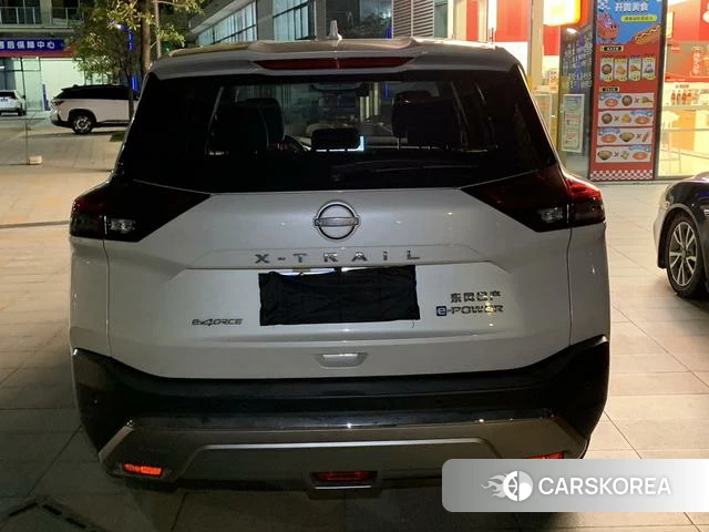 Nissan X-Trail 2023 Белый из Китая