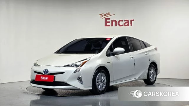 Toyota Prius 4th Generation 2018 Белый из Кореи