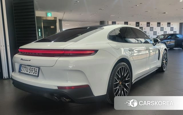 Porsche Panamera (976) 2025 Белый из Кореи