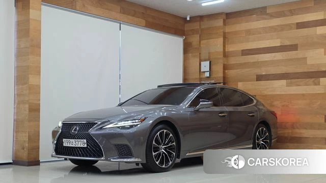 Lexus LS500 5th generation 2022 Серый из Кореи