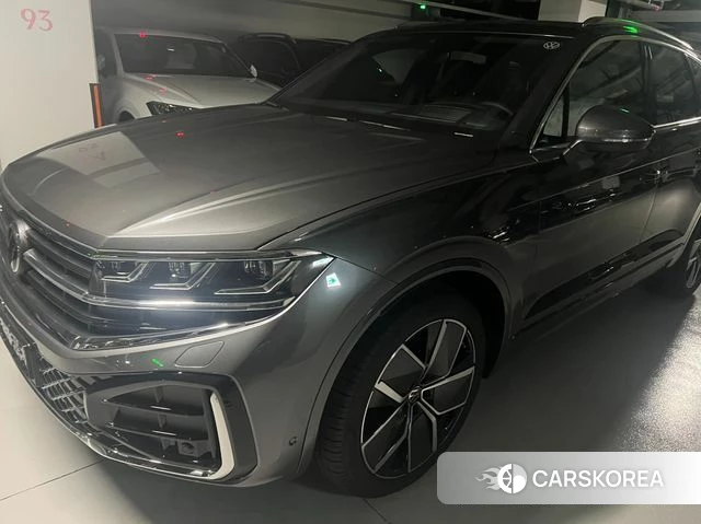 Volkswagen Touareg 3rd generation 2026 Серый из Кореи