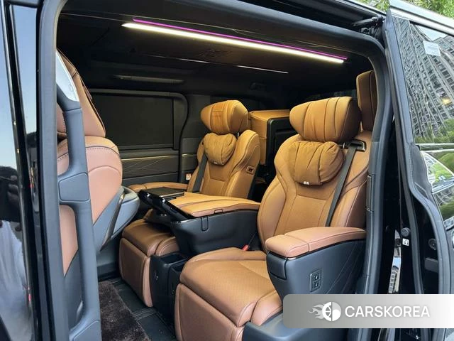 Toyota Alphard 2025 Черный из Китая