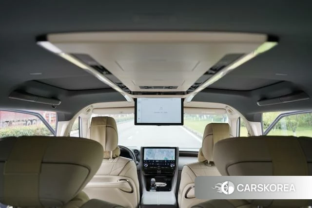 Toyota Alphard 2023 Белый из Китая