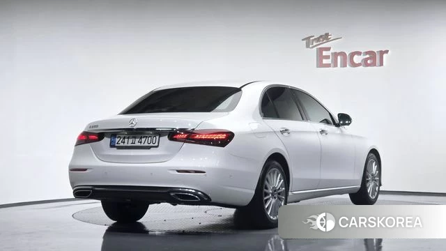Mercedes-Benz E-Class W213 2022 Белый из Кореи