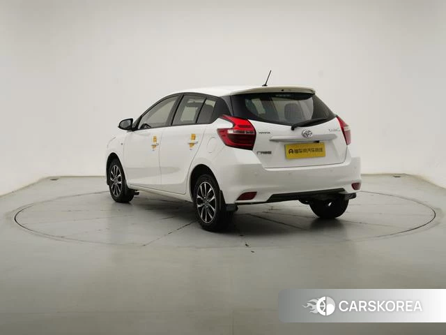 Toyota Yaris L 2021 Белый из Китая