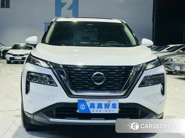 Nissan X-Trail 2023 Белый из Китая