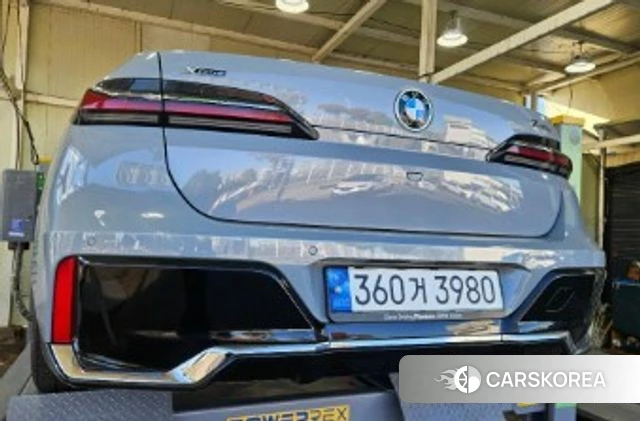 BMW 7 Series (G70) 2023 Серый из Кореи
