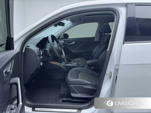 Audi Q2L 2021 Белый из Китая