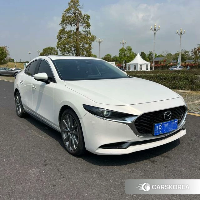 Mazda 3 2023 Белый из Китая