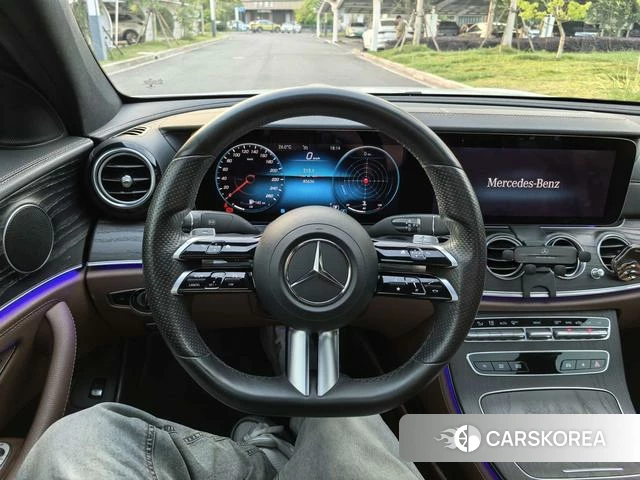 Mercedes-Benz E-Class 2021 Белый из Китая