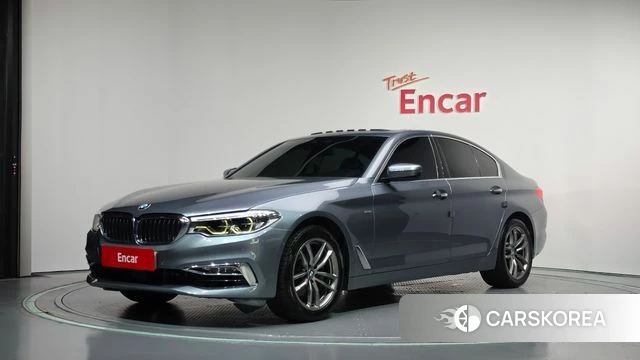 BMW 5 Series (G30) 2018 Серебристо-серый из Кореи