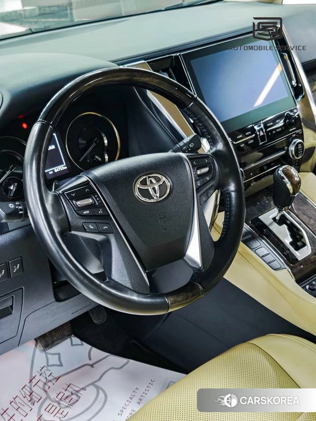 Toyota Alphard 2022 Белый из Китая