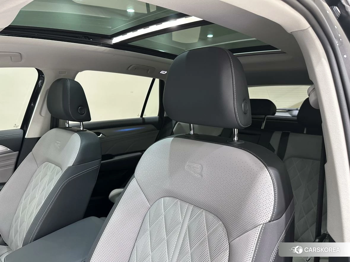 Volkswagen Tavendor 2022 Темно-серый из Китая