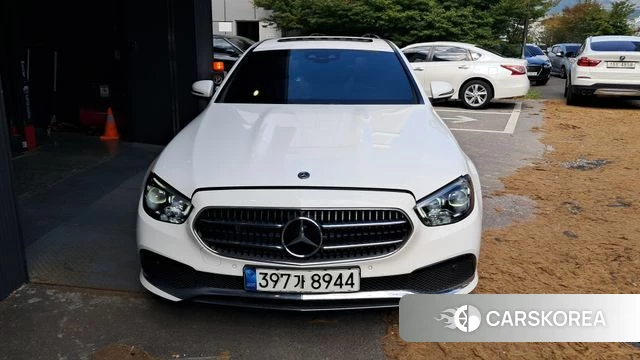 Mercedes-Benz E-Class W213 2021 Белый из Кореи