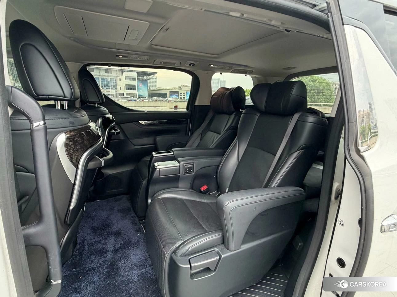 Toyota Vellfire 2021 Белый из Китая