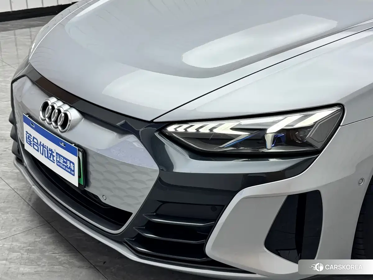 Audi e-tron 2024 Silver/gray из Китая