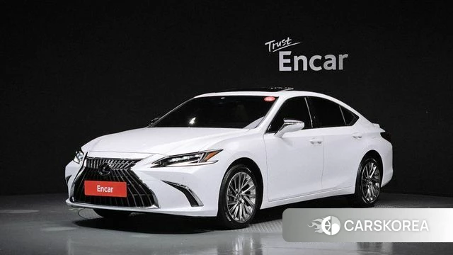Lexus ES300h 7th generation 2023 Белый из Кореи