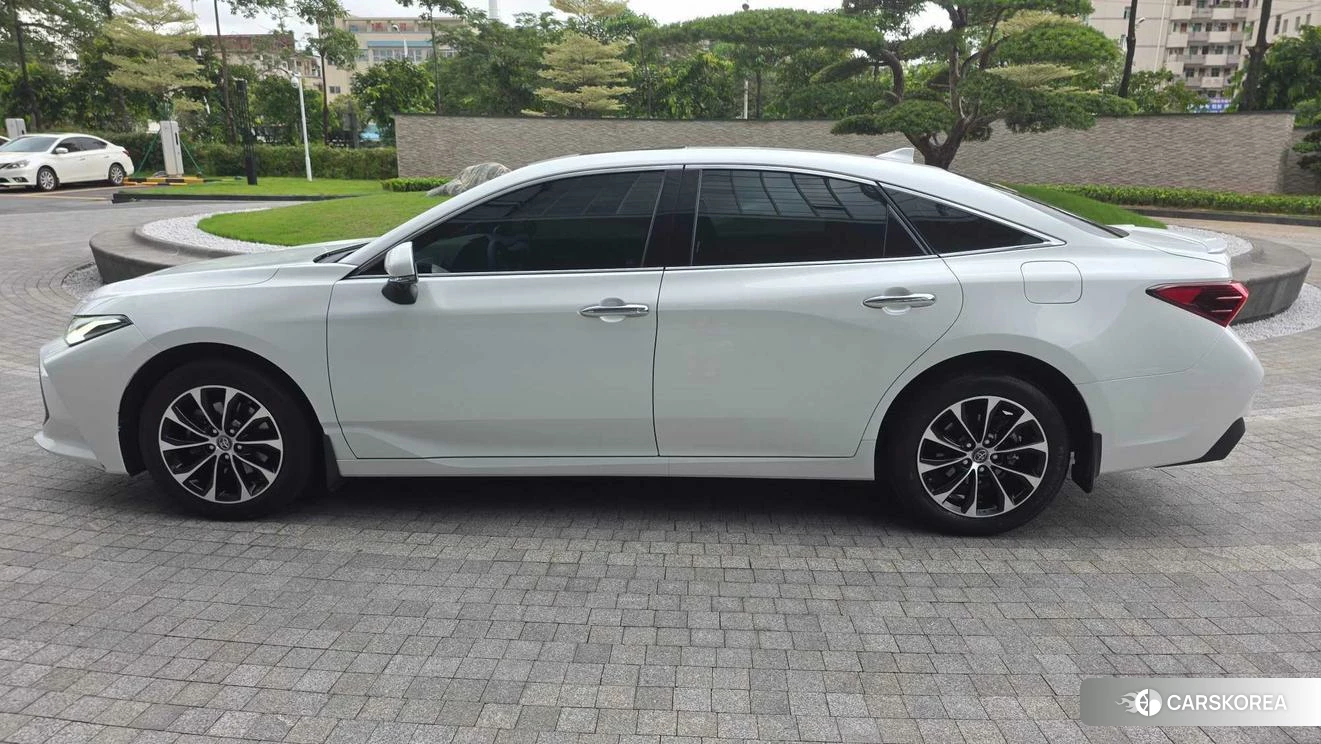 Toyota Avalon 2022 Белый из Китая