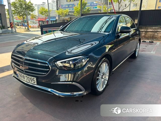 Mercedes-Benz E-Class W213 2023 Серый из Кореи