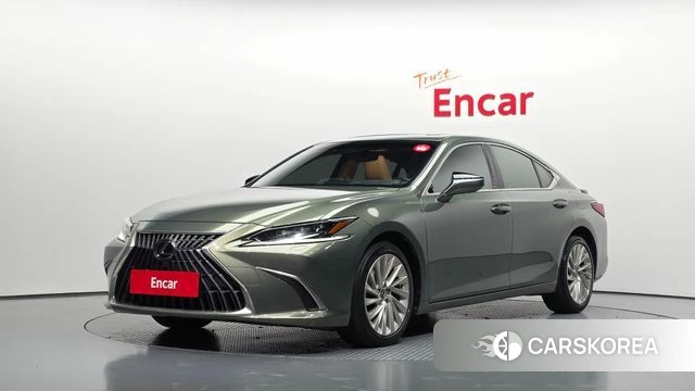 Lexus ES300h 7th generation 2023 Золотой из Кореи