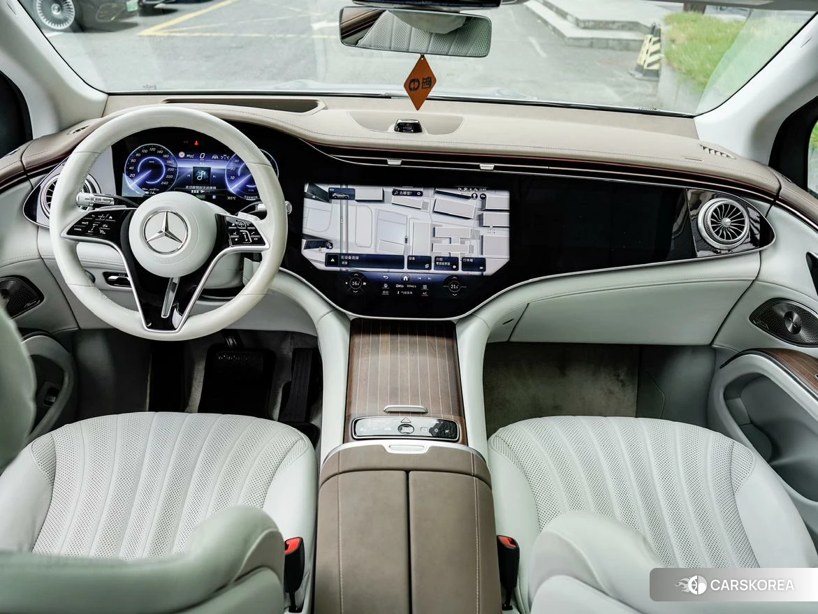 Mercedes-Benz EQS 2023 Серебристо-серый из Китая
