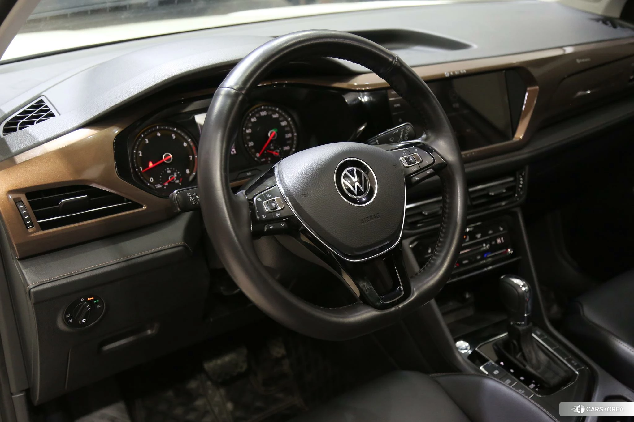 Volkswagen Tharu 2020 Белый из Китая