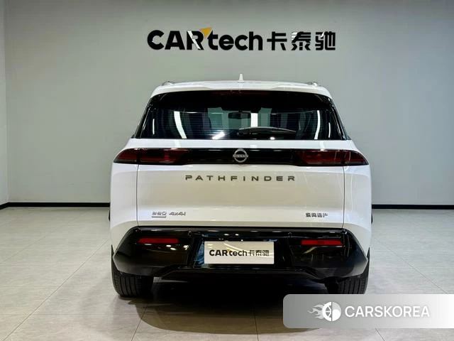 Nissan Pathfinder 2024 Белый из Китая