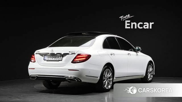 Mercedes-Benz E-Class W213 2019 Белый из Кореи