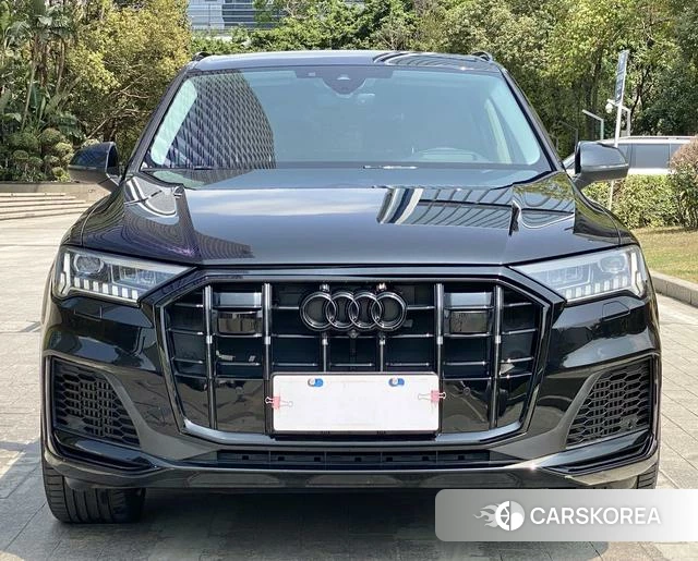 Audi Q7 2021 Черный из Китая